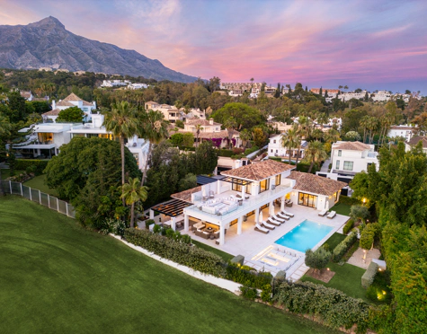 Villa en venta en Nueva Andalucia, Marbella