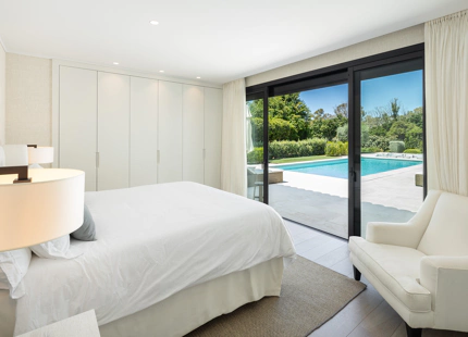 STUNNING FRONTLINE VILLA IN NUEVA ANDALUCIA