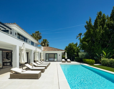 Villa en venta en Nueva Andalucia, Marbella
