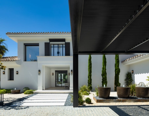 Villa en venta en Nueva Andalucia, Marbella
