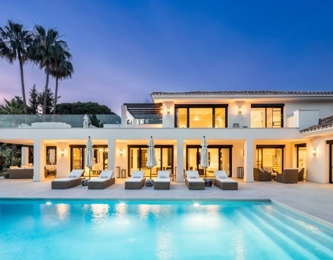 Villa en venta en Nueva Andalucia, Marbella