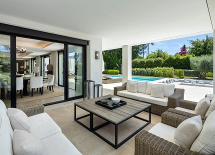STUNNING FRONTLINE VILLA IN NUEVA ANDALUCIA