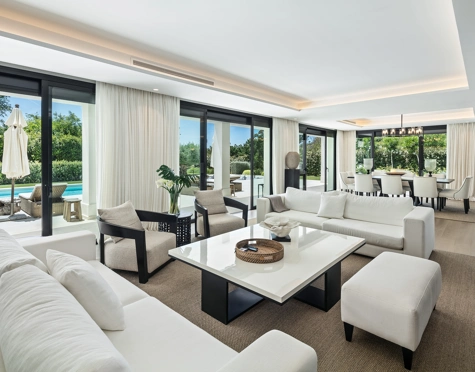 Villa en venta en Nueva Andalucia, Marbella