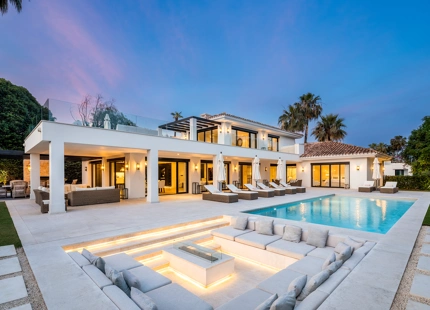 STUNNING FRONTLINE VILLA IN NUEVA ANDALUCIA