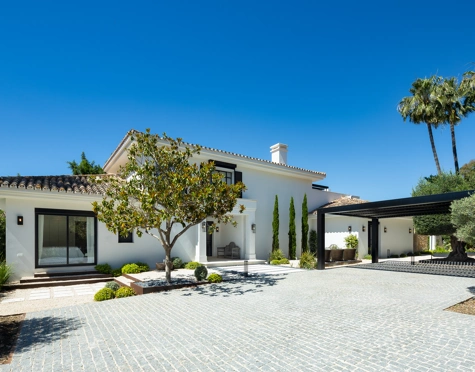 Villa en venta en Nueva Andalucia, Marbella