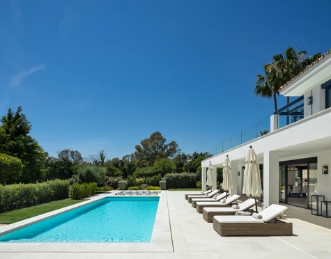 Villa en venta en Nueva Andalucia, Marbella