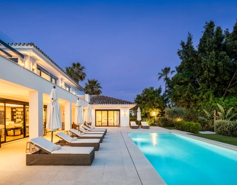 Villa en venta en Nueva Andalucia, Marbella