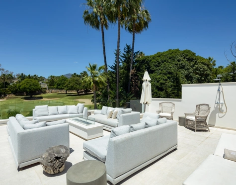 Villa en venta en Nueva Andalucia, Marbella