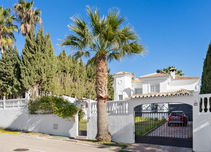 ELEGANT ANDALUSIAN VILLA WITH PRIVATE HEATED POOL IN MIJAS GOLF