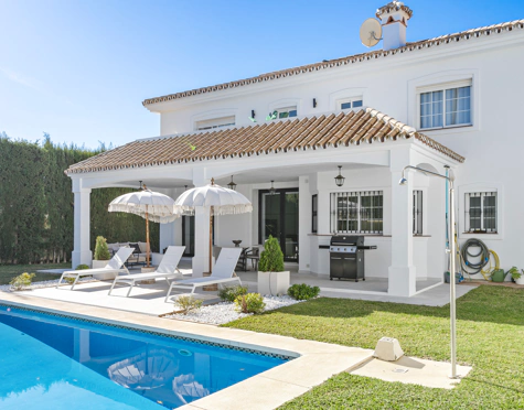 ELEGANTE VILLA ANDALUZA CON PISCINA CLIMATIZADA PRIVADA EN MIJAS GOLF