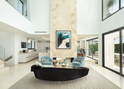 EXCEPCIONAL VILLA MODERNA CON 7 DORMITORIOS Y VISTAS IMPRESIONANTES EN NUEVA ANDALUCÍA