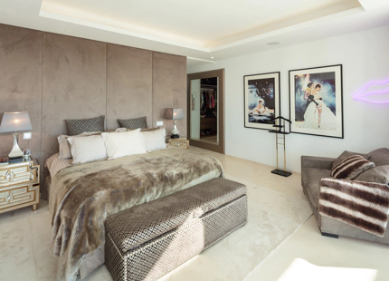 EXCEPCIONAL VILLA MODERNA CON 7 DORMITORIOS Y VISTAS IMPRESIONANTES EN NUEVA ANDALUCÍA