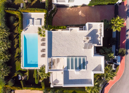 EXCEPCIONAL VILLA MODERNA CON 7 DORMITORIOS Y VISTAS IMPRESIONANTES EN NUEVA ANDALUCÍA