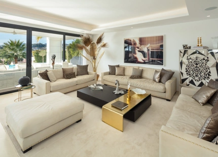 EXCEPCIONAL VILLA MODERNA CON 7 DORMITORIOS Y VISTAS IMPRESIONANTES EN NUEVA ANDALUCÍA