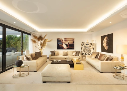EXCEPCIONAL VILLA MODERNA CON 7 DORMITORIOS Y VISTAS IMPRESIONANTES EN NUEVA ANDALUCÍA