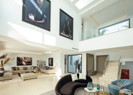 EXCEPCIONAL VILLA MODERNA CON 7 DORMITORIOS Y VISTAS IMPRESIONANTES EN NUEVA ANDALUCÍA