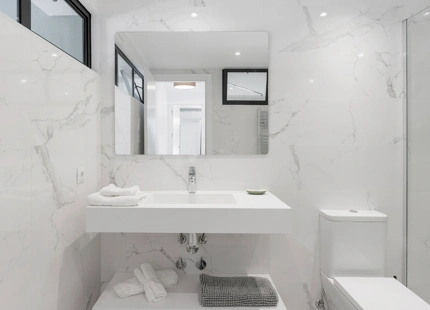 LUJOSA VILLA DE 5 DORMITORIOS CON ÁREA SPA PRIVADA Y JARDÍN EXPANSIVO