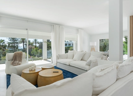 LUJOSA VILLA DE 5 DORMITORIOS CON ÁREA SPA PRIVADA Y JARDÍN EXPANSIVO