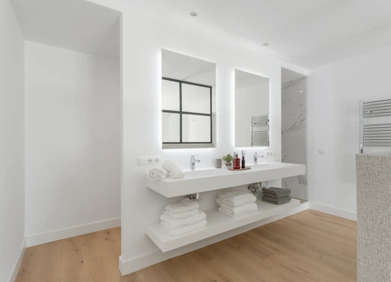 LUJOSA VILLA DE 5 DORMITORIOS CON ÁREA SPA PRIVADA Y JARDÍN EXPANSIVO