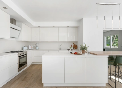 LUJOSA VILLA DE 5 DORMITORIOS CON ÁREA SPA PRIVADA Y JARDÍN EXPANSIVO