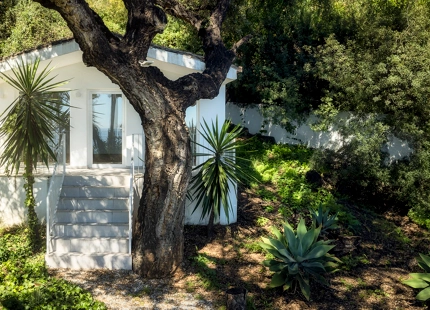 LUJOSA VILLA DE 5 DORMITORIOS CON ÁREA SPA PRIVADA Y JARDÍN EXPANSIVO