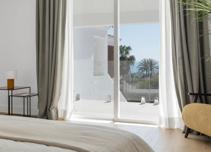 LUJOSA VILLA DE 5 DORMITORIOS CON ÁREA SPA PRIVADA Y JARDÍN EXPANSIVO