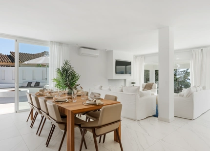 LUJOSA VILLA DE 5 DORMITORIOS CON ÁREA SPA PRIVADA Y JARDÍN EXPANSIVO