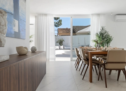 LUJOSA VILLA DE 5 DORMITORIOS CON ÁREA SPA PRIVADA Y JARDÍN EXPANSIVO