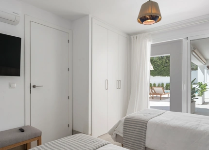 LUJOSA VILLA DE 5 DORMITORIOS CON ÁREA SPA PRIVADA Y JARDÍN EXPANSIVO