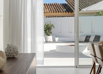 LUJOSA VILLA DE 5 DORMITORIOS CON ÁREA SPA PRIVADA Y JARDÍN EXPANSIVO