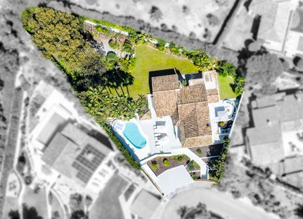 LUJOSA VILLA DE 5 DORMITORIOS CON ÁREA SPA PRIVADA Y JARDÍN EXPANSIVO