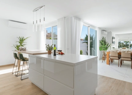 LUJOSA VILLA DE 5 DORMITORIOS CON ÁREA SPA PRIVADA Y JARDÍN EXPANSIVO