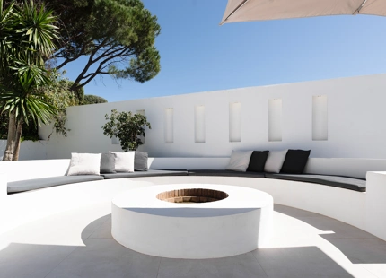 LUJOSA VILLA DE 5 DORMITORIOS CON ÁREA SPA PRIVADA Y JARDÍN EXPANSIVO