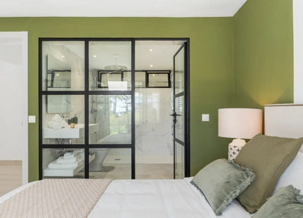 LUJOSA VILLA DE 5 DORMITORIOS CON ÁREA SPA PRIVADA Y JARDÍN EXPANSIVO