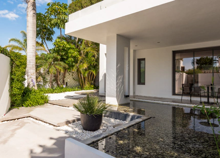 EXQUISITA VILLA DE LUJO DE 4 DORMITORIOS EN VENTA EN PUENTE ROMANO CON AMENIDADES INIGUALABLES