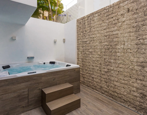 Villa for sale in Puente Romano, Marbella Golden Mile
