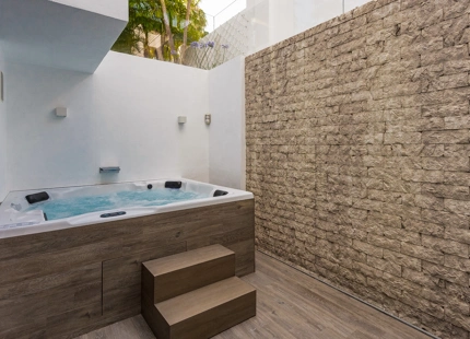 EXQUISITA VILLA DE LUJO DE 4 DORMITORIOS EN VENTA EN PUENTE ROMANO CON AMENIDADES INIGUALABLES