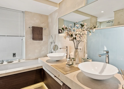 EXQUISITA VILLA DE LUJO DE 4 DORMITORIOS EN VENTA EN PUENTE ROMANO CON AMENIDADES INIGUALABLES