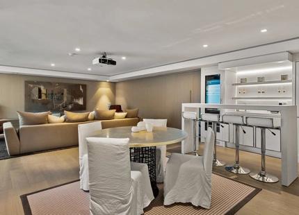 EXQUISITA VILLA DE LUJO DE 4 DORMITORIOS EN VENTA EN PUENTE ROMANO CON AMENIDADES INIGUALABLES