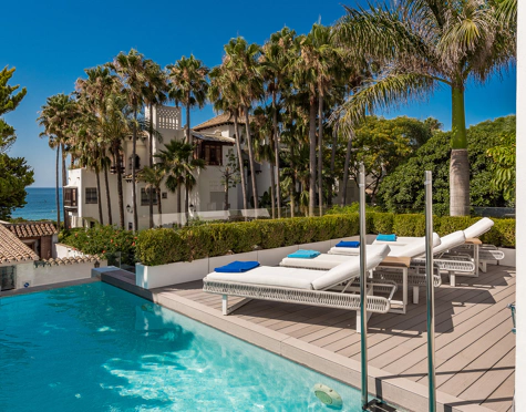 EXQUISITA VILLA DE LUJO DE 4 DORMITORIOS EN VENTA EN PUENTE ROMANO CON AMENIDADES INIGUALABLES