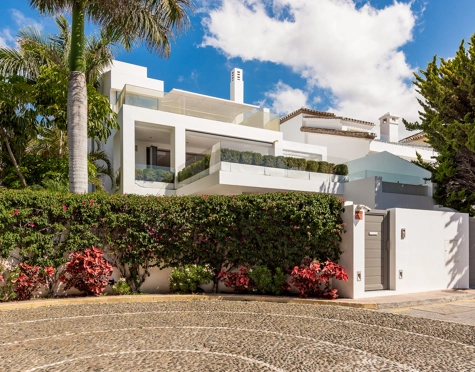 Villa for sale in Puente Romano, Marbella Golden Mile