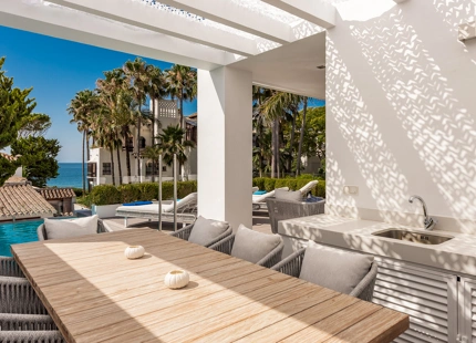 EXQUISITA VILLA DE LUJO DE 4 DORMITORIOS EN VENTA EN PUENTE ROMANO CON AMENIDADES INIGUALABLES
