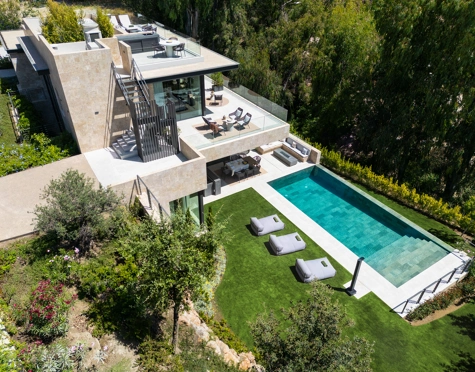 Villa for sale in La Cerquilla, Nueva Andalucia
