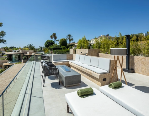 Villa for sale in La Cerquilla, Nueva Andalucia