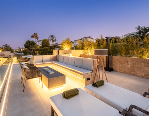 Villa for sale in La Cerquilla, Nueva Andalucia