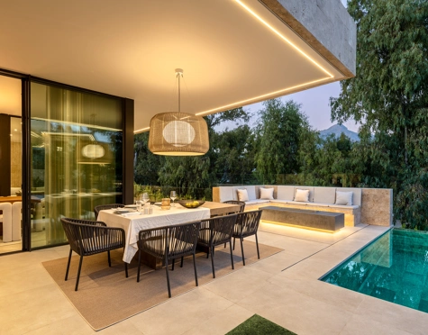 Villa for sale in La Cerquilla, Nueva Andalucia
