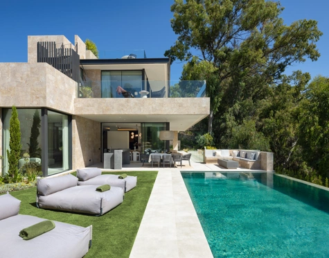 Villa for sale in La Cerquilla, Nueva Andalucia