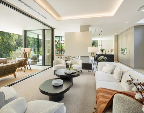 Villa for sale in La Cerquilla, Nueva Andalucia