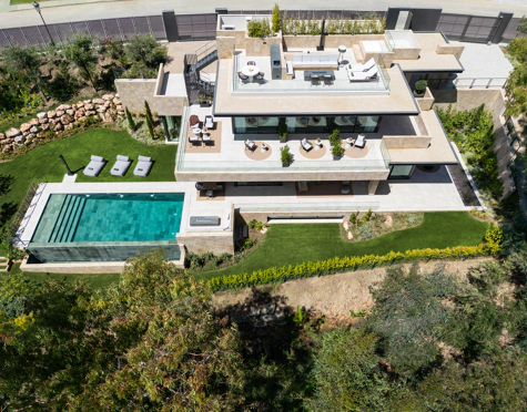 Villa for sale in La Cerquilla, Nueva Andalucia