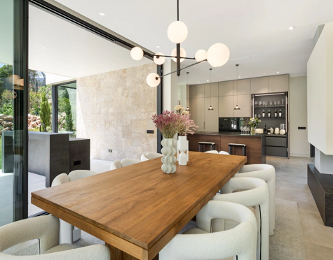 Villa for sale in La Cerquilla, Nueva Andalucia